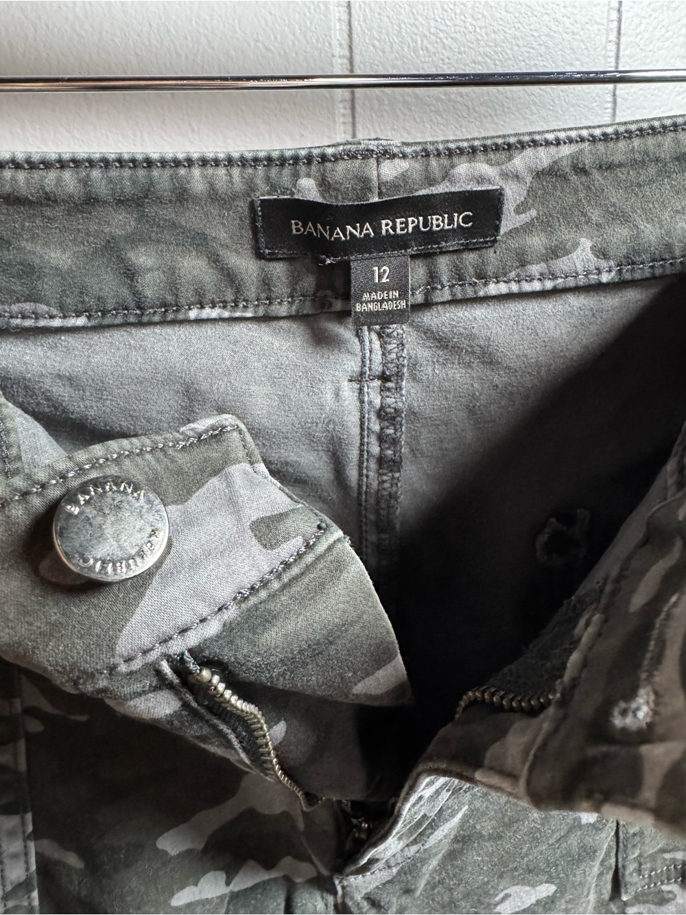Banana Republic Olive Gray Camouflage Women's Trousers